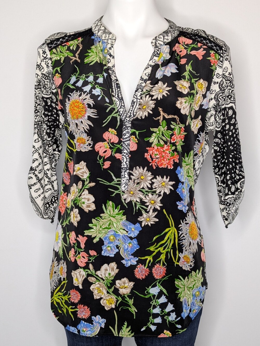 Anthro Tiny Black White Floral Contrast Mixed Print V Neck Blouse M